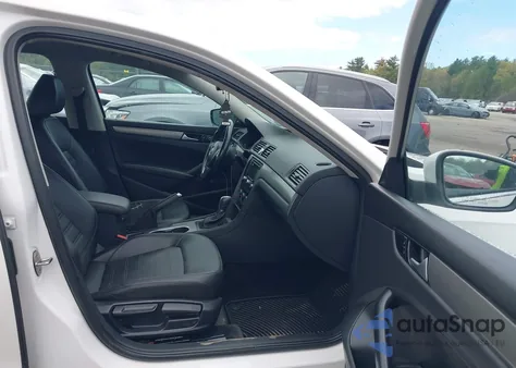 2015 Volkswagen Passat 1.8T Se из США, поврежденный, VIN 1VWBT7A38FC062252